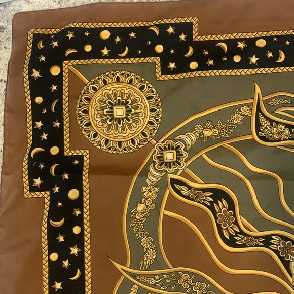 Sun and stars crochetta Scarf made in Florence Italy 100% polyester 34.5 X 34.5 - Picture 5 of 16